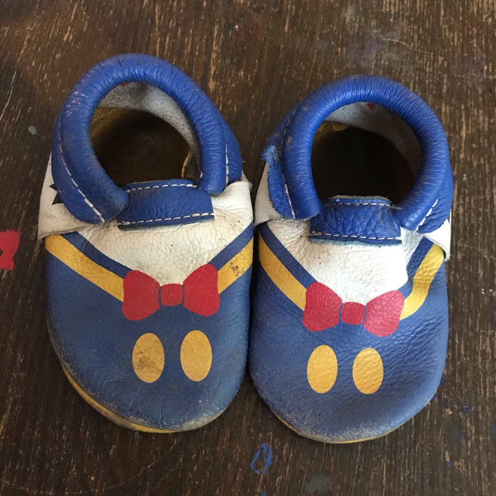 Disney Freshly Picked Donald Duck moccs size 5